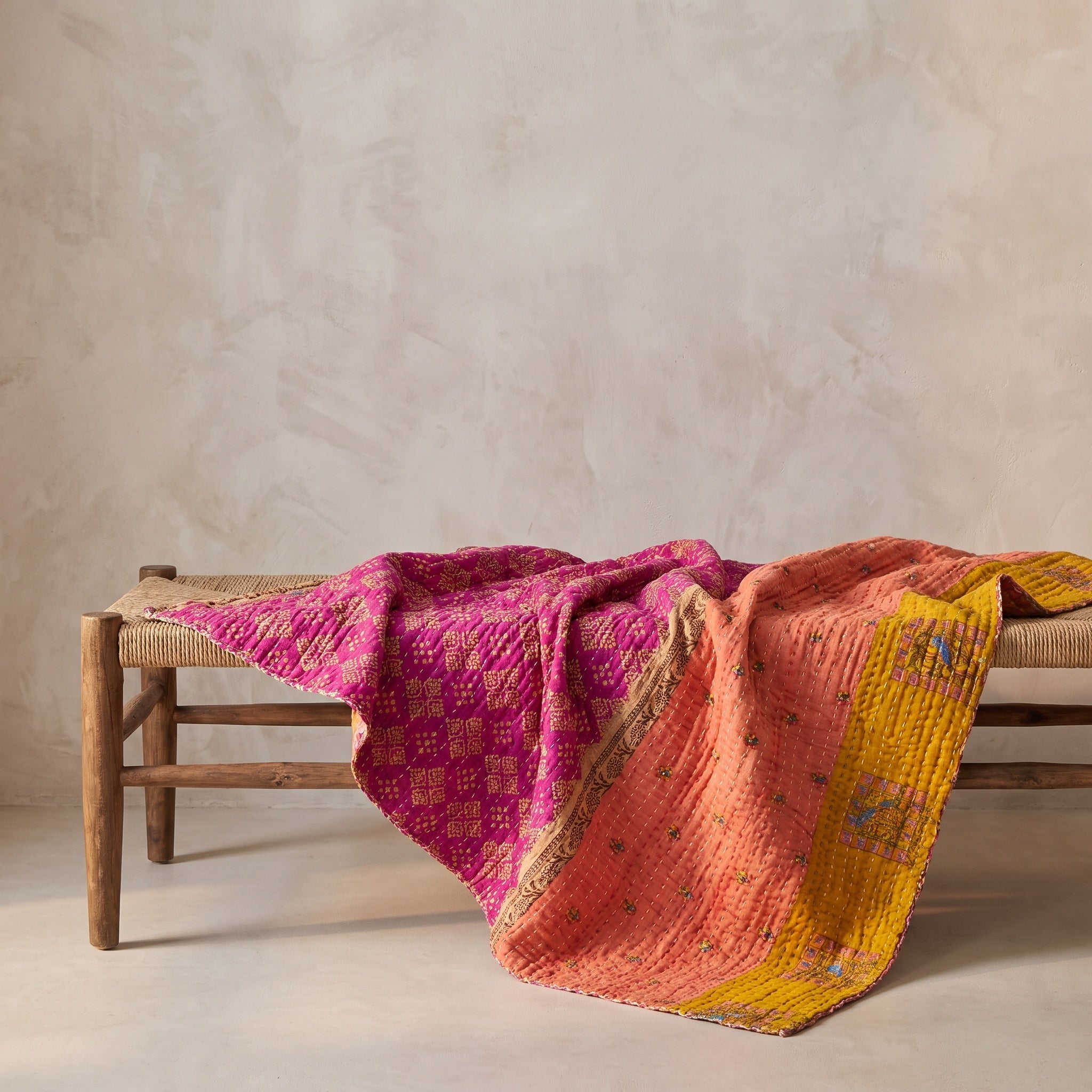 Jeté de lit Lotus Haze en coton Kantha vintage