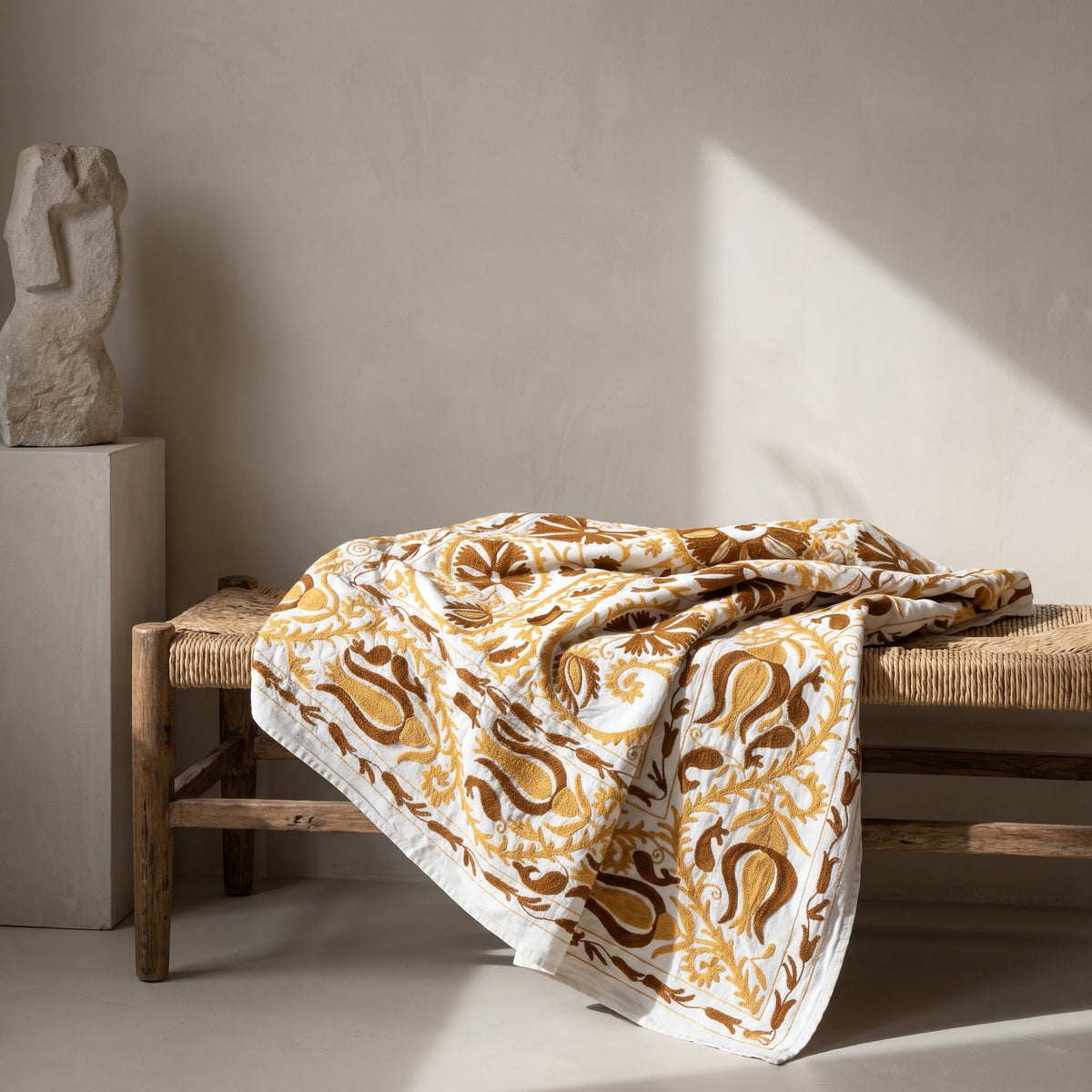 Plaid Suzani en coton brodé main Whispering Dawn