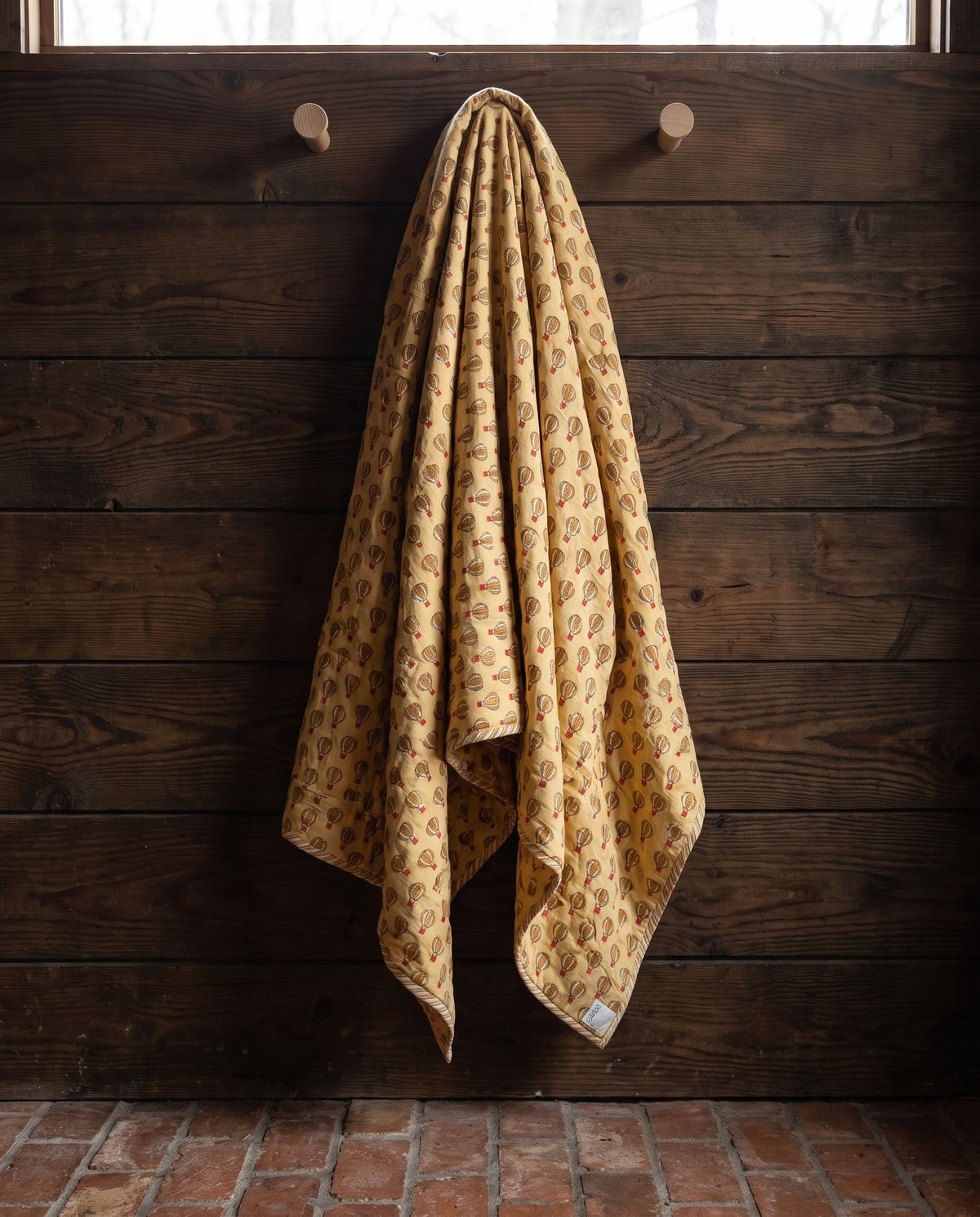Balloon Adventures reversible cotton baby blanket, side one, rustic pegs