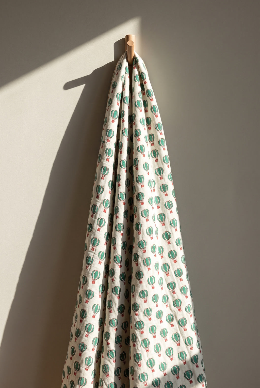 Balloon Adventures reversible cotton baby blanket, side two, peg