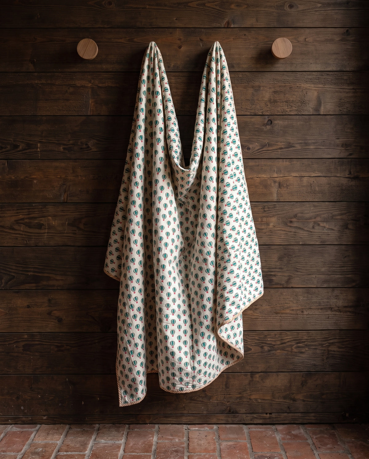 Balloon Adventures reversible cotton baby blanket, side two, rustic pegs