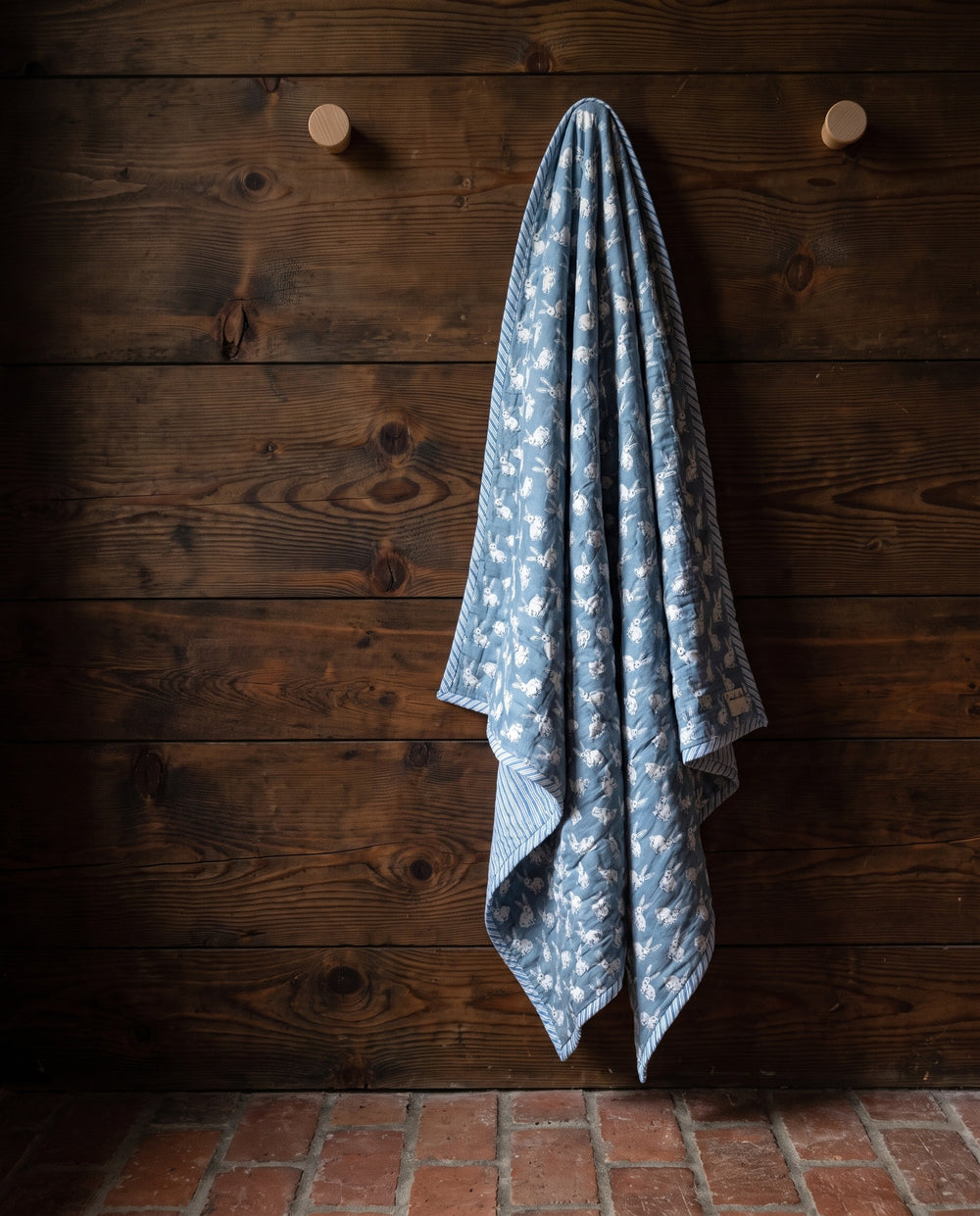 Close detail of the cotton blanket
