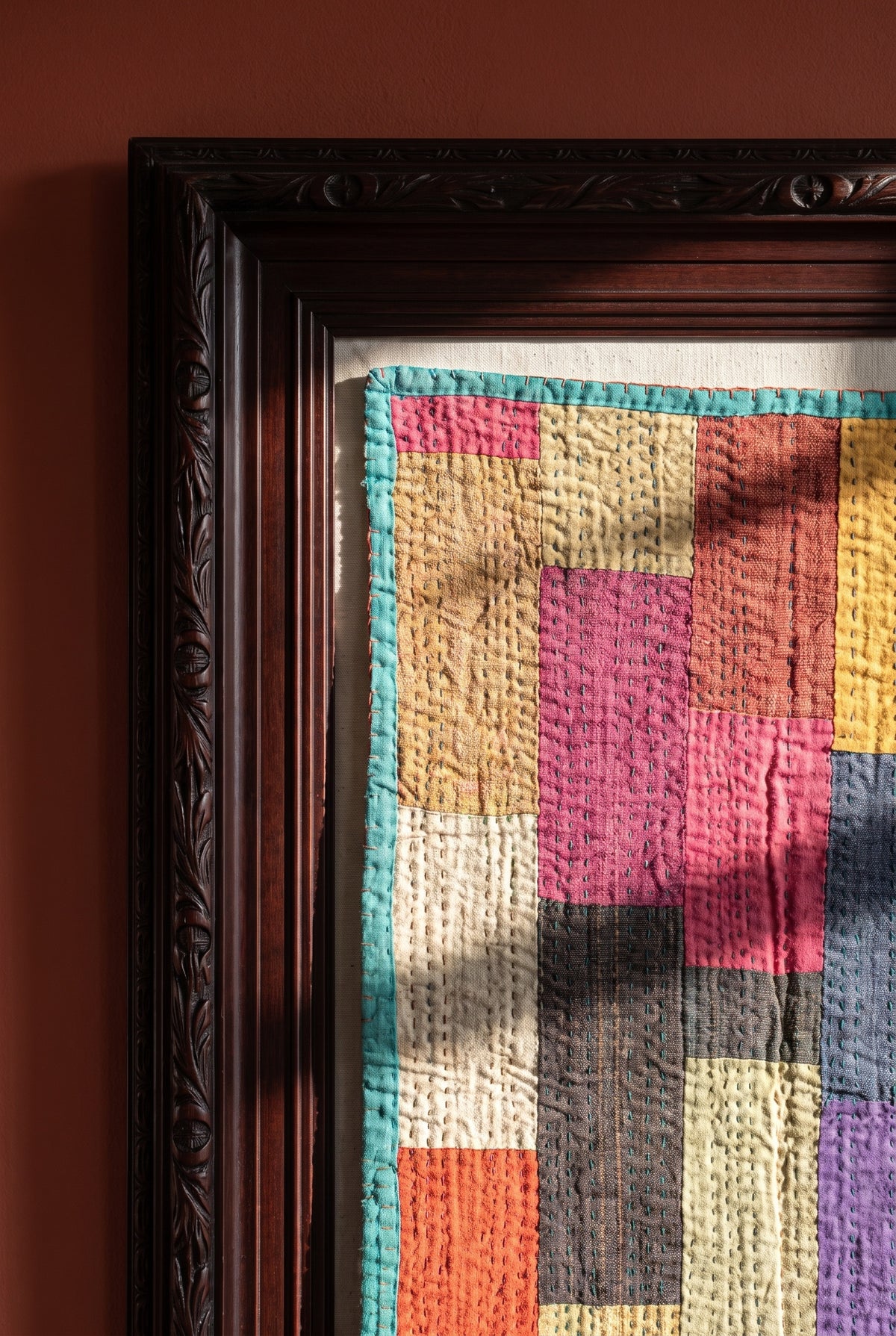 Tapisserie murale en pur coton brodée au kantha et patchwork Dawn Keepsake