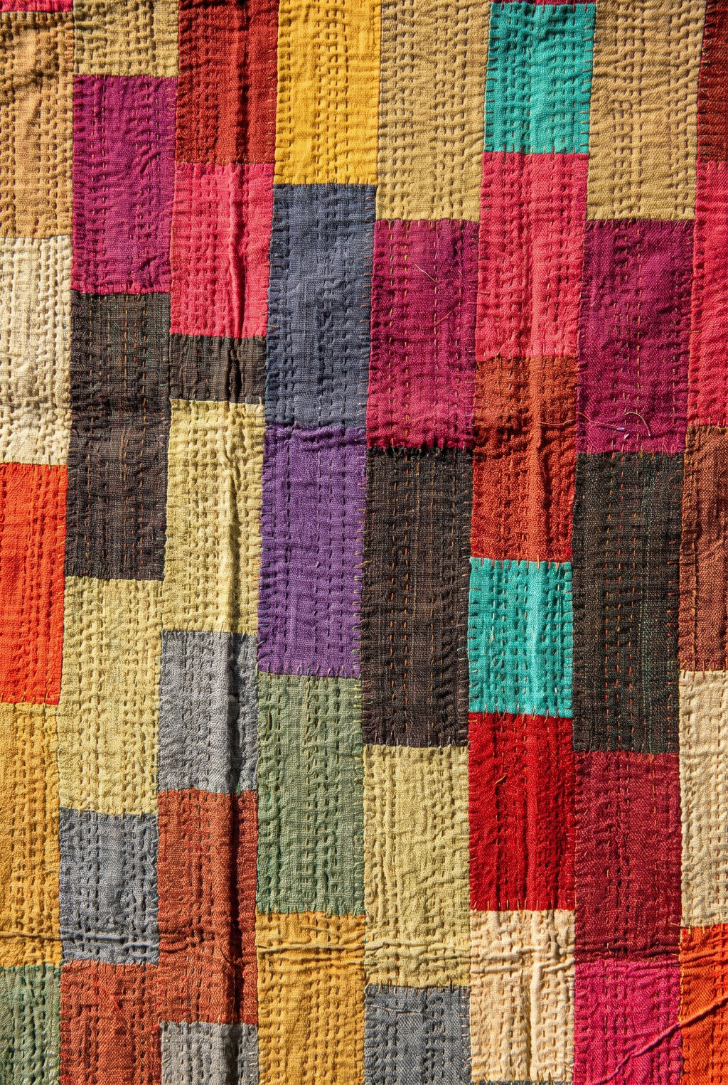 Tapisserie murale en pur coton brodée au kantha et patchwork Dawn Keepsake