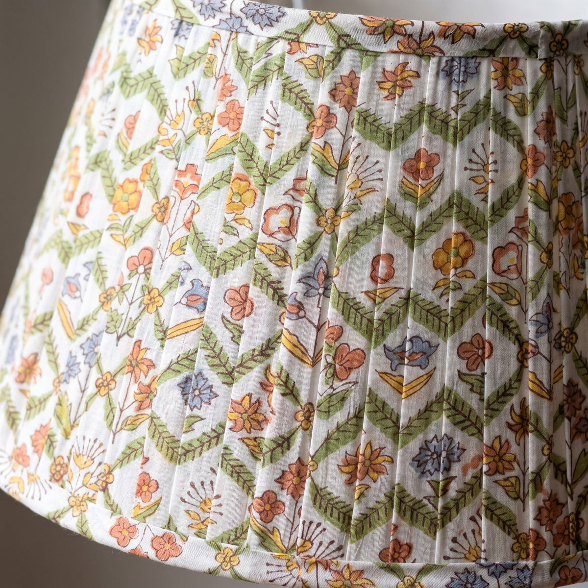 Abat-jour UNO en coton plissé fait main de luxe Evening Meadow