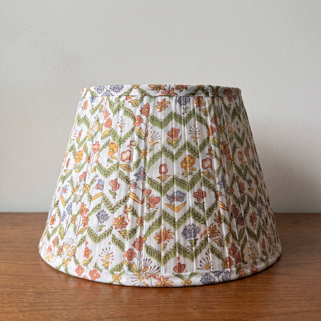 Abat-jour UNO en coton plissé fait main de luxe Evening Meadow