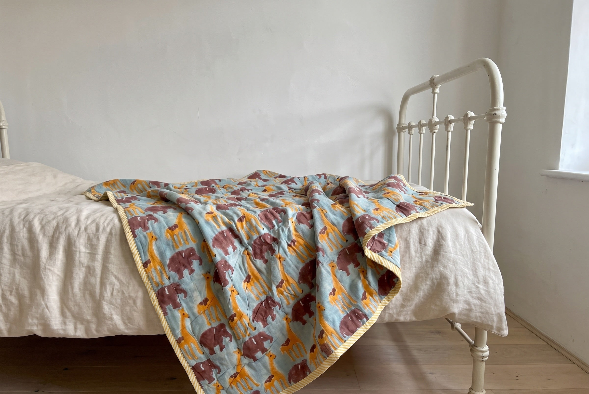Tippy Toes and Trunks - Couette Artisanale Réversible pour Bébé 100% Coton Faite à la Main