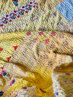 Couvre-lit Kantha KING en patchwork de pavots jaunes