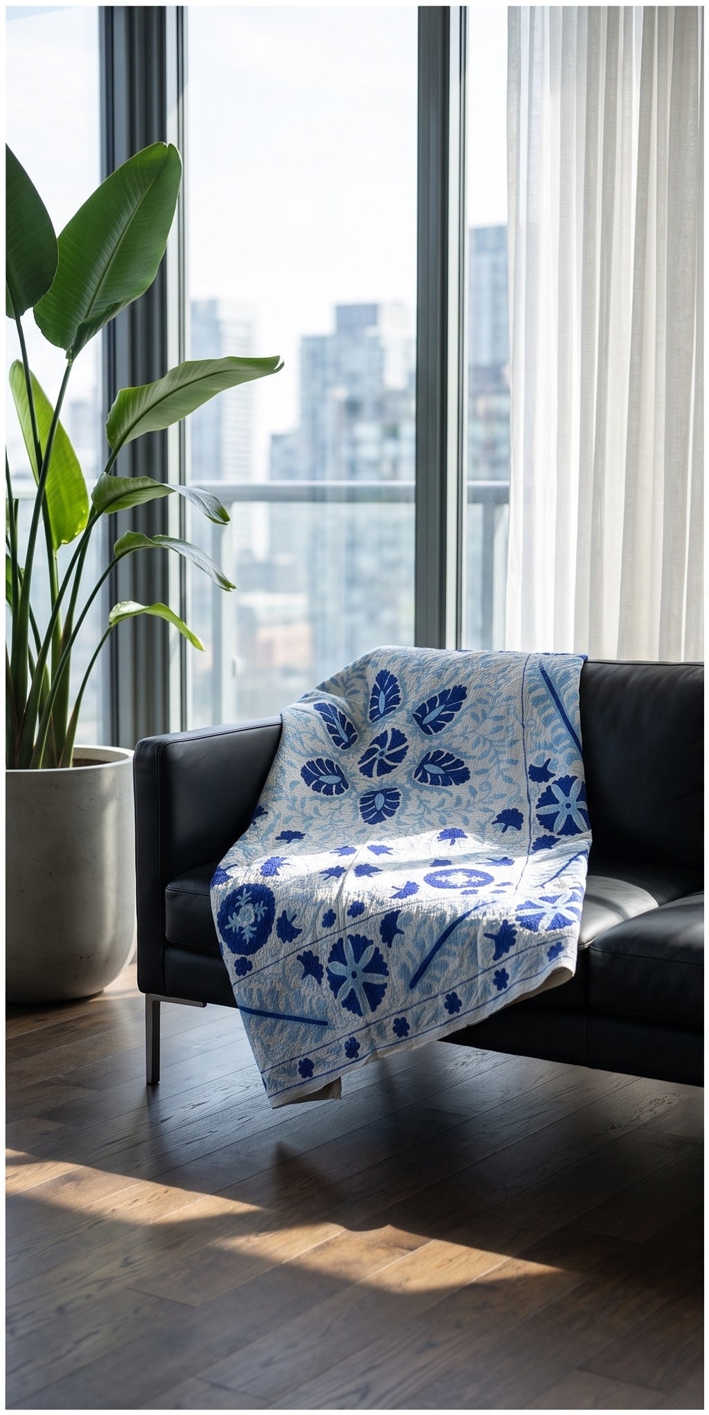 Jeté Suzani en coton brodé main Dew Fern