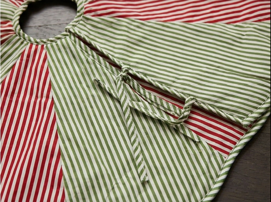 Garden Tapestry Christmas Tree Skirt