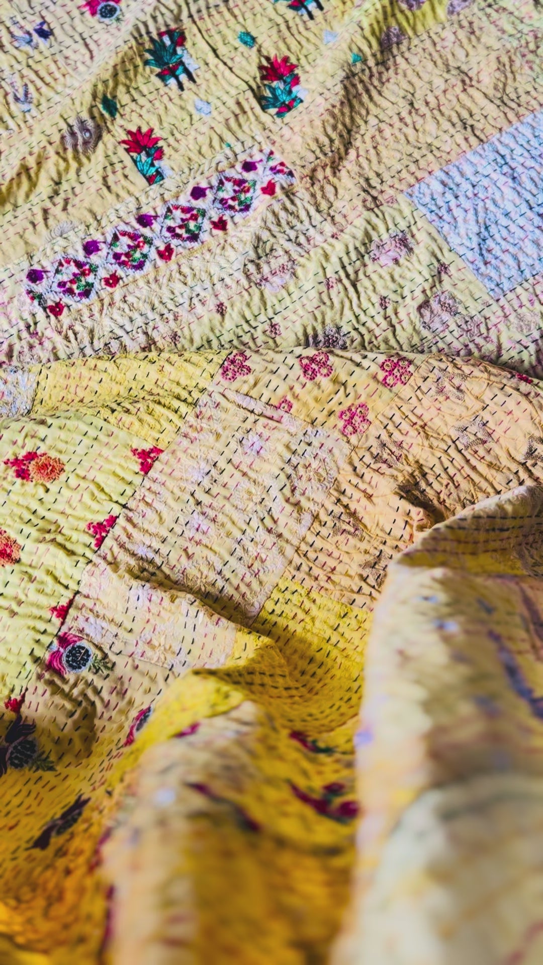 Couvre-lit Kantha KING en patchwork de pavots jaunes